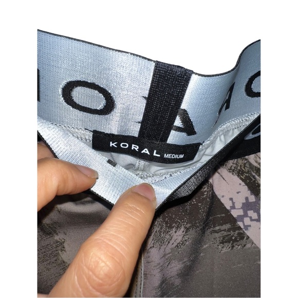 Koral X Infinity Leggings cropped camo print Medium - Picture 10 of 12